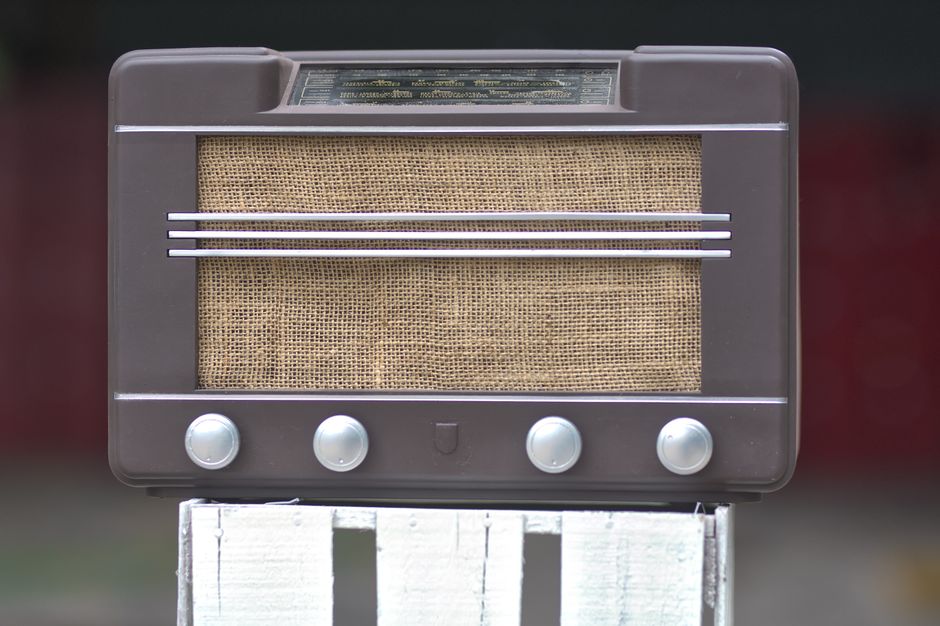 Close-up of a vintage brown radio with a retro design and classic styling.